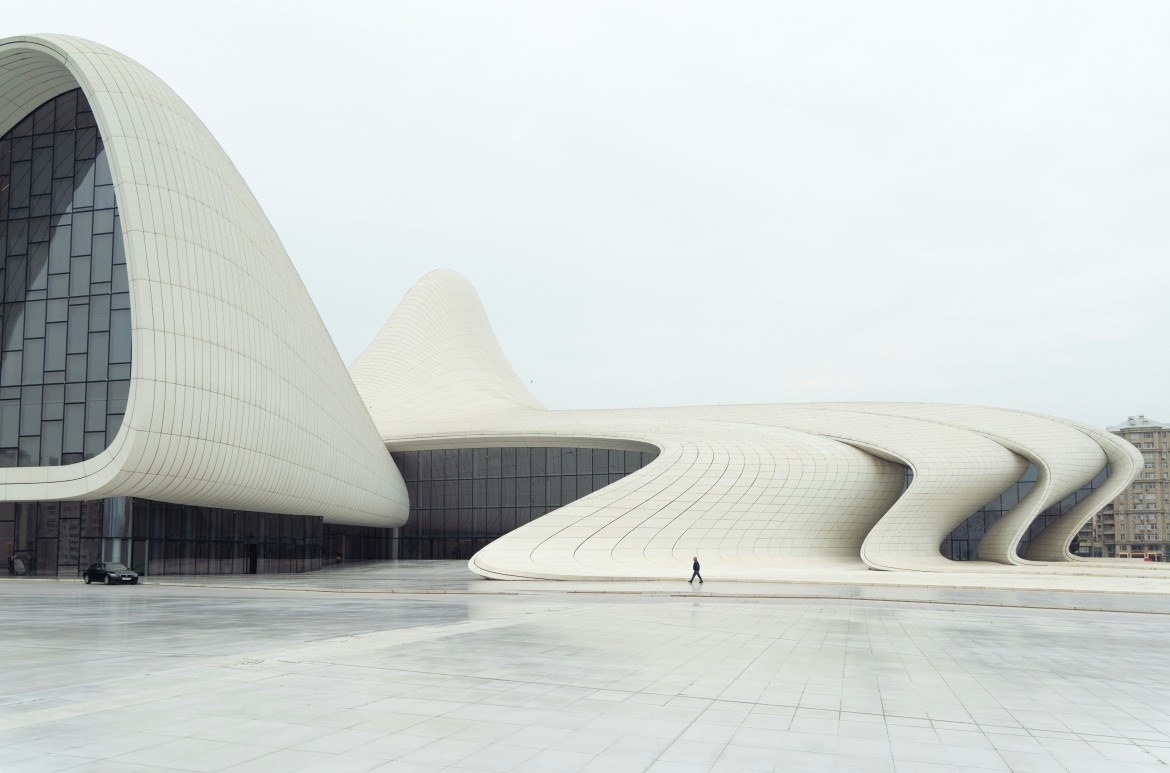 Heydar Aliyev Center, Baku – Flowing white curvilinear building with wave-like forms.