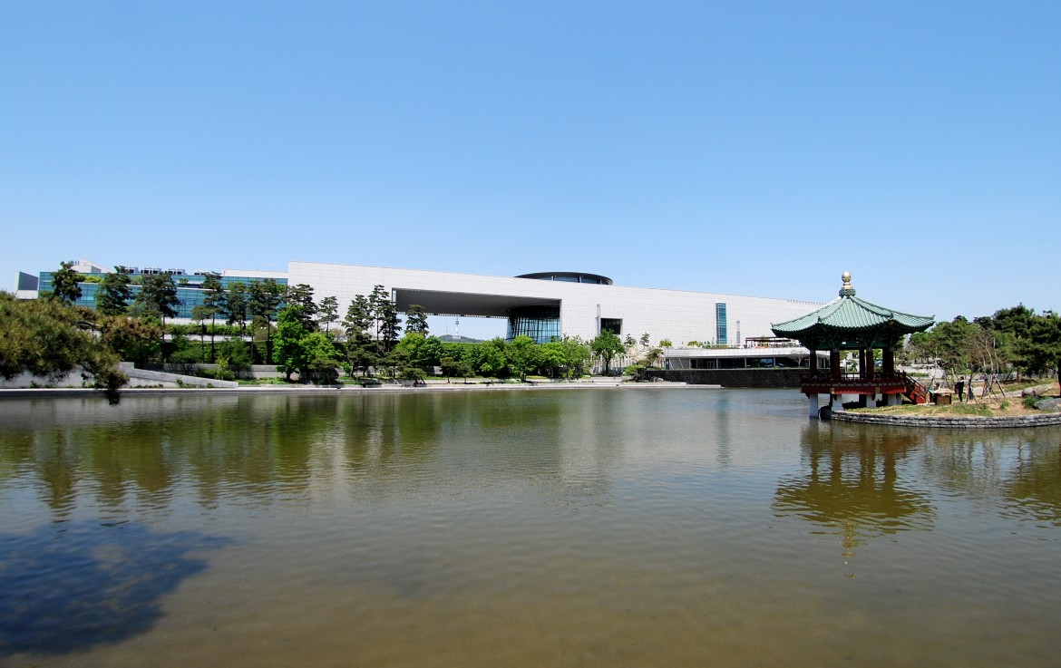 National Museum of Korea exterior combining traditional and modern Korean architecture by the lakeside